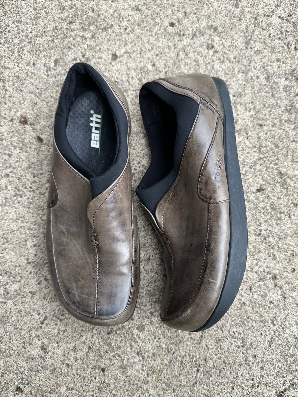 Earth Shoes Women's Brown Leather Upper Slip-on Flats Loafer Size 6
